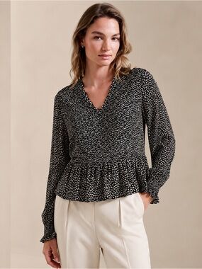 🎉5 for $45🎉  She Sky top blouse shirt size M